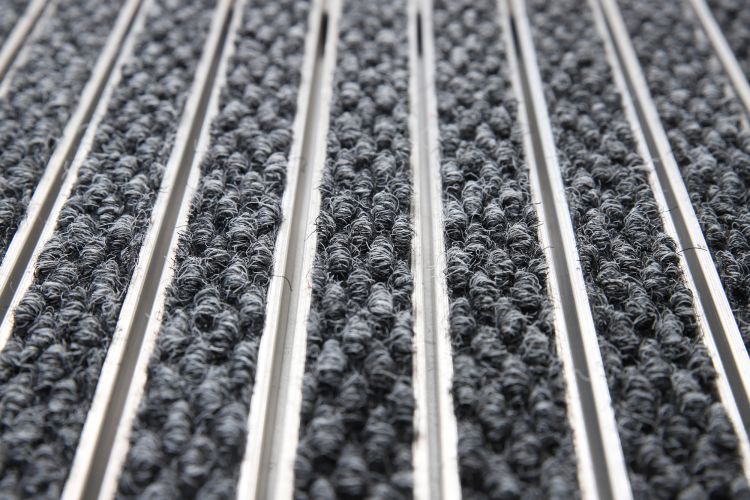 Alfombra de entrada reforzado sobre estructura de aluminio 17R